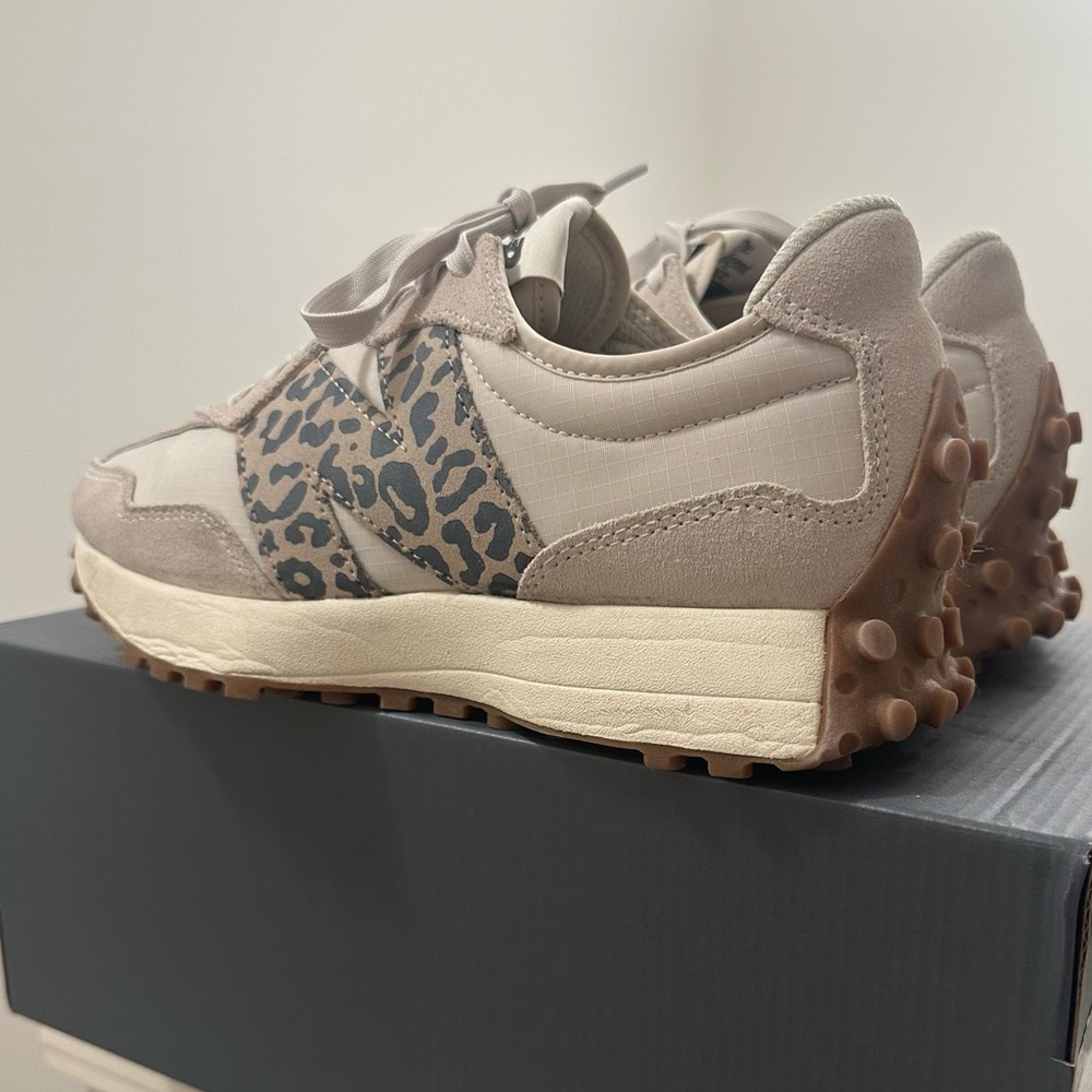New Balance 327 sneakers - Picture 8 of 9